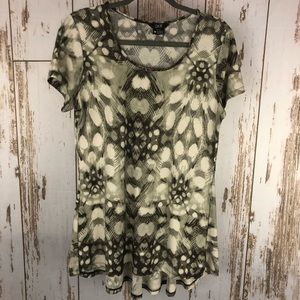 DKR Blouse, Size Large.  Cool pattern. In excellent condition!